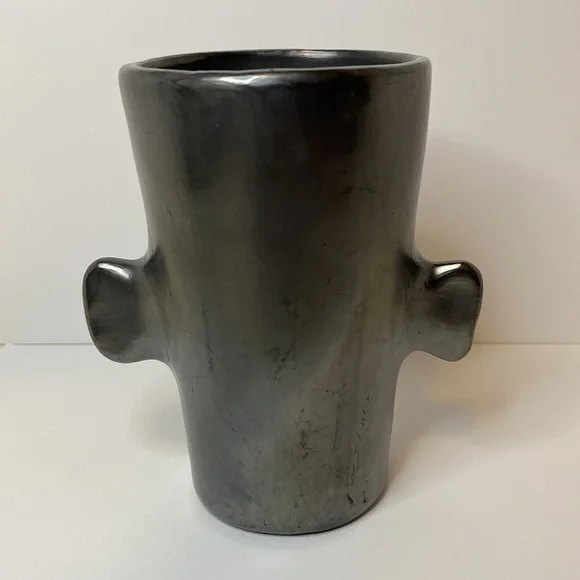 Dona Rosa Face Vase - Picture 3 of 8